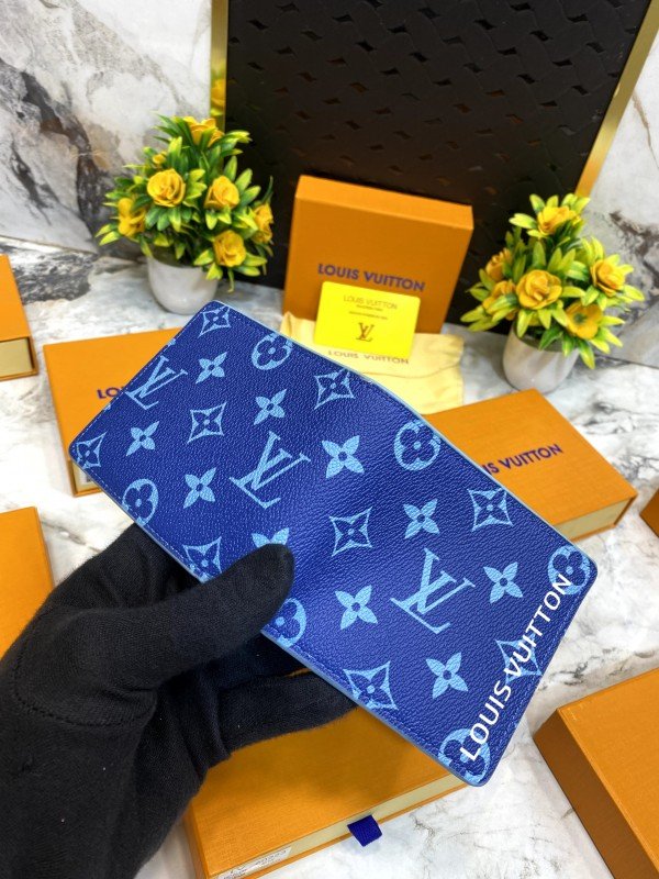 65bd2321172e40.jpg LOUI_S VUITTONN WALLET V357 - Image 1