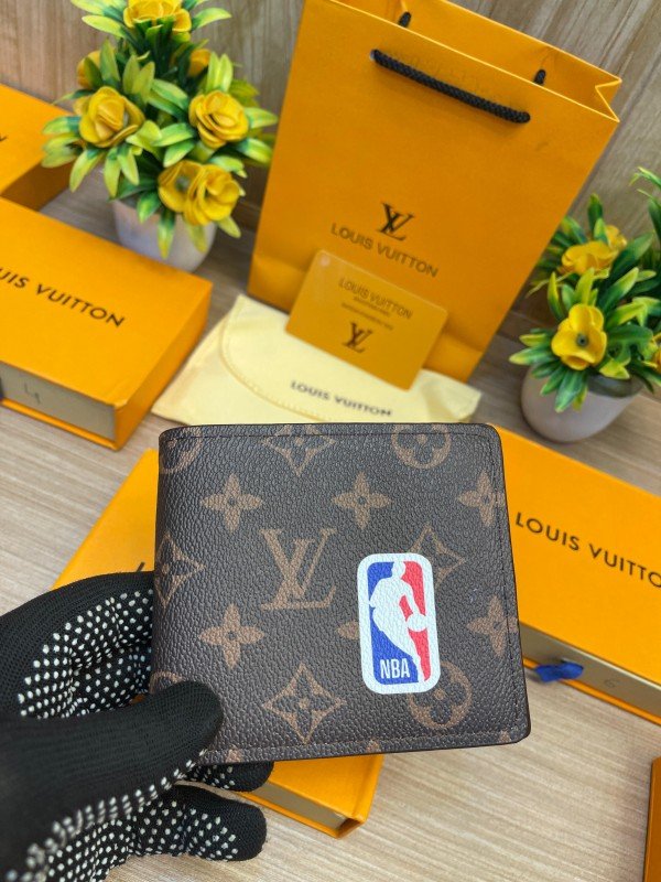 67901830d66d70.jpg LOUIS_VUITTON_WALLET_V649 - Image 1
