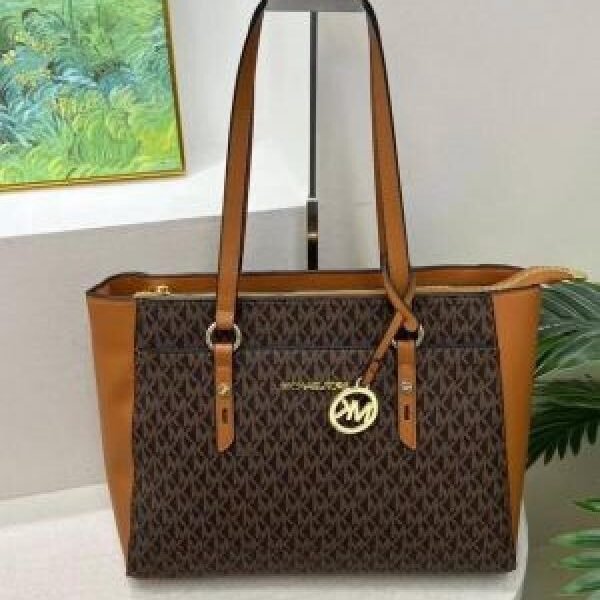 Michael kors suvillan tote bag with dust bag