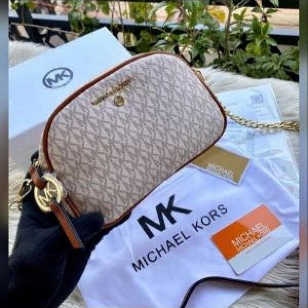 Michael Kors  jet set charm mdall camera crossbody purse bag handbag messenger mk with box