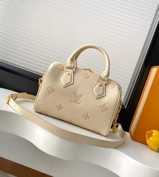 Louis vuttion speedy boundoliere premium quality with box & carry bag