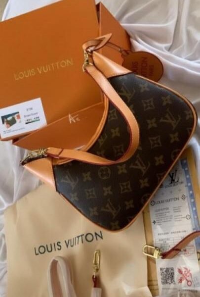 Louis vuttion baggattle hand bag premium quality with box