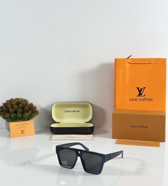 Louis_Vuitton_1502_Blue_Black