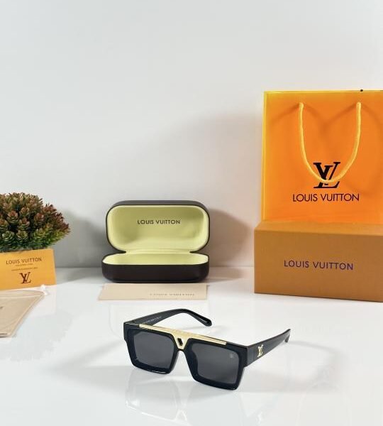 Louis_Vuitton_1984_Gold_Black