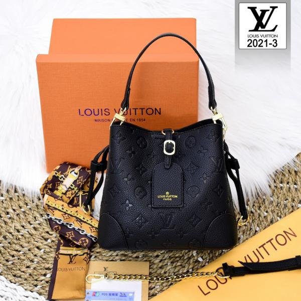 Louisvuitton bucket bag with box