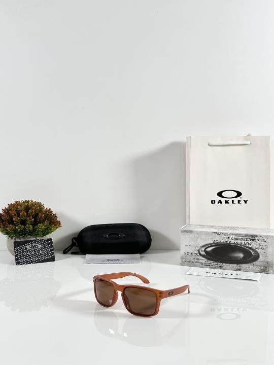 68b149e6785ee0-1.jpeg Oakley_9102_Brown - Image 1