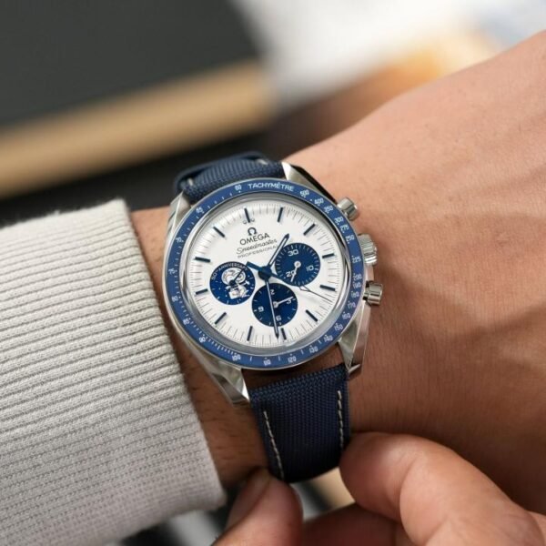 Omeg_a speedmaster Snoopy 50Th Anniversary