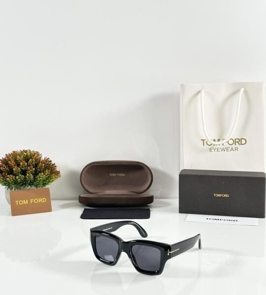 Tomford 184 Black