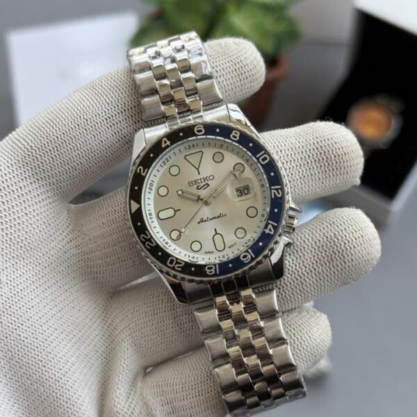 Seiko 5 Sports Premium White W349